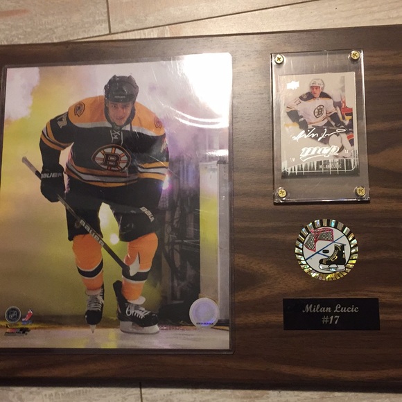A frame of hockey cards - Picture 1 of 1